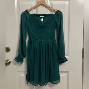 Xhilaration-off-the-shoulder dress, ruched,bodice
Sheer sleeves ( teal color)